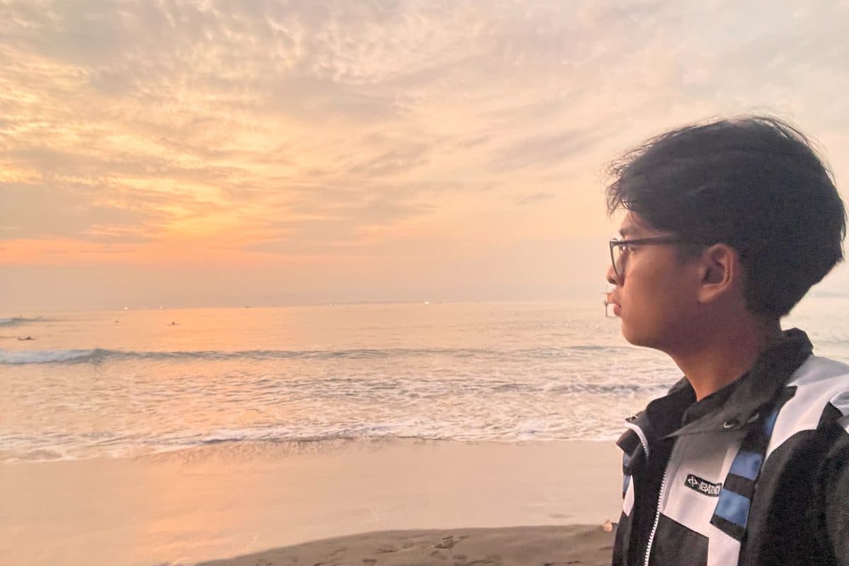 Dhanes looking out at the sea during sunset