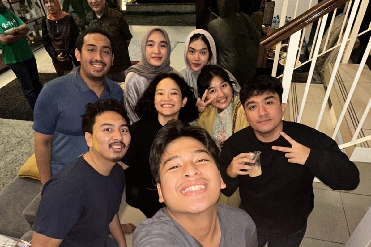 Group selfie with cousins